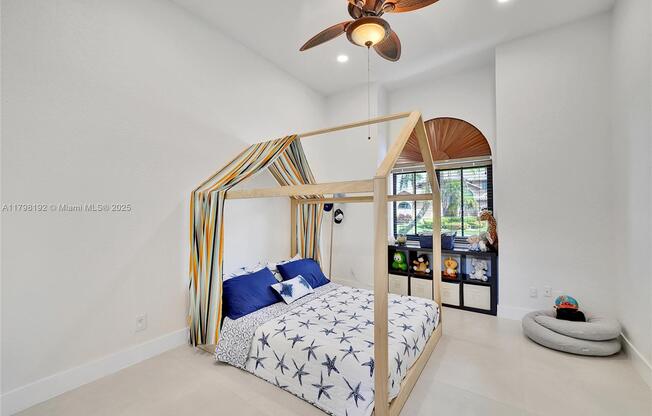 500 E CYPRESS POINTE DR