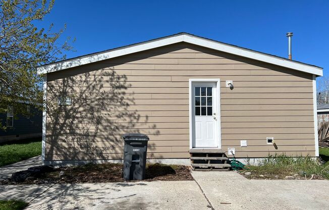 3 bedroom 2 bathroom Modular Home in Babcock Vista!