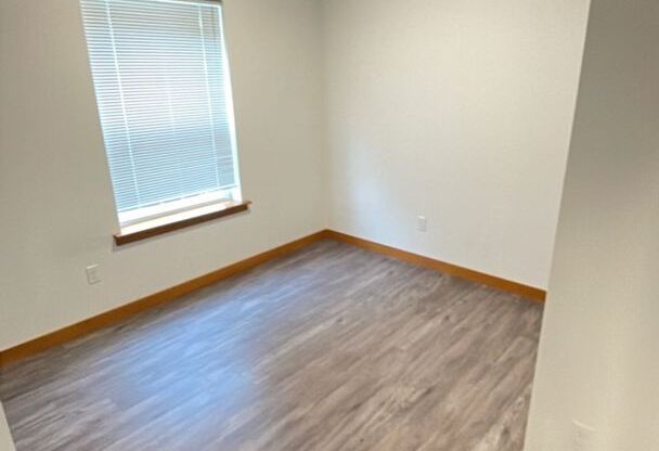 3 beds, 1 bath, $2,475, Unit 1200 #206