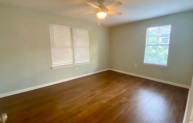 2 beds, 1 bath, 925 sqft, $1,250, Unit 1
