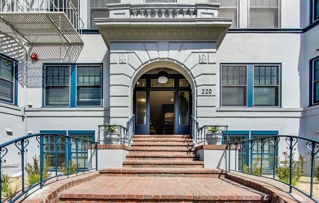 220 GRAND AVE