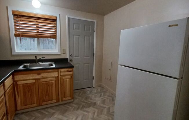 1 bed, 1 bath, $1,075, Unit 1818