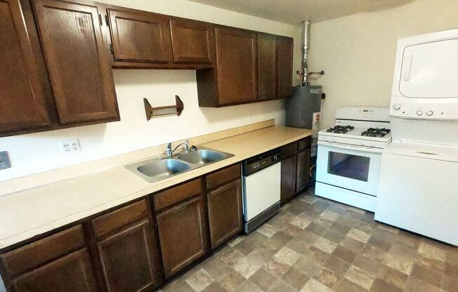 2 beds, 1 bath, 756 sqft, $2,225, Unit 2347