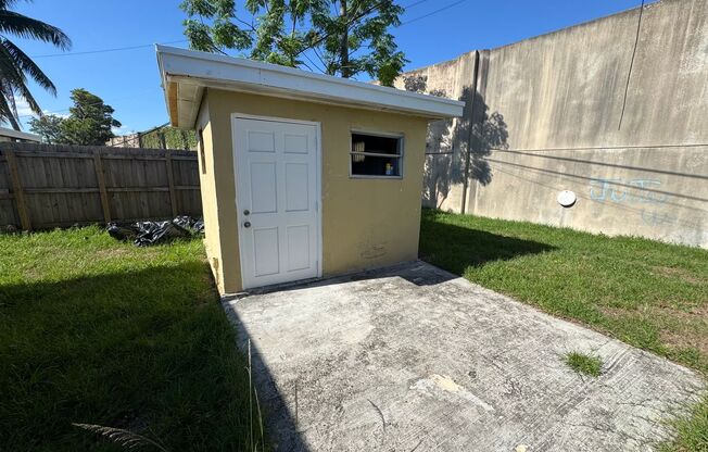 Large 4-1 House with central air and hookups for washer and dryer