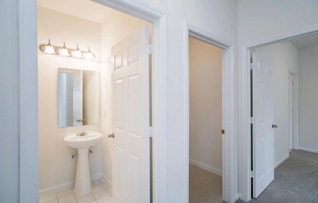 1 bed, 1.5 baths, 883 sqft, $1,250, Unit 4428-2B