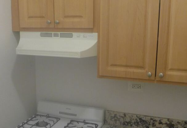 1 bed, 1 bath, 652 sqft, $1,695, Unit G