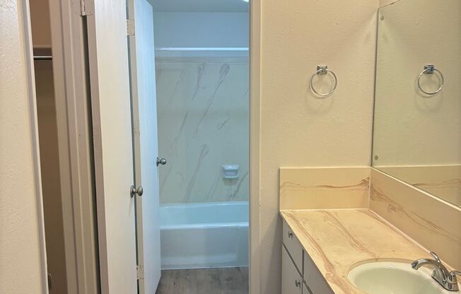 1 bed, 1 bath, 600 sqft, $995, Unit 09A