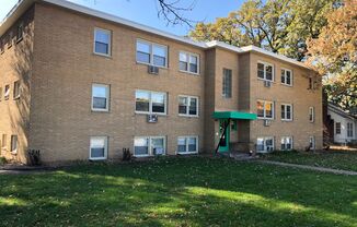 636 Larpenteur Apartments!