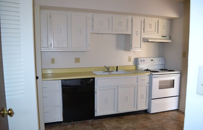 3 beds, 2.5 baths, 1,288 sqft, $1,369, Unit 04 - 410