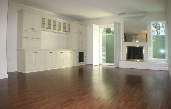 Pet friendly Woodlake townhouse