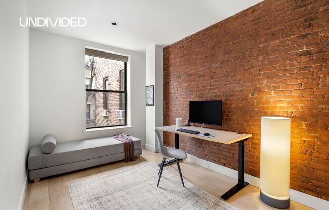133 W 14 ST