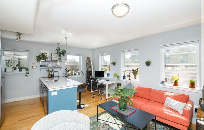 CoHi - Spacious One Bed Condo