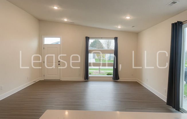 Spacious 3 Bedroom Home in Chalet Ridge with Large Yard