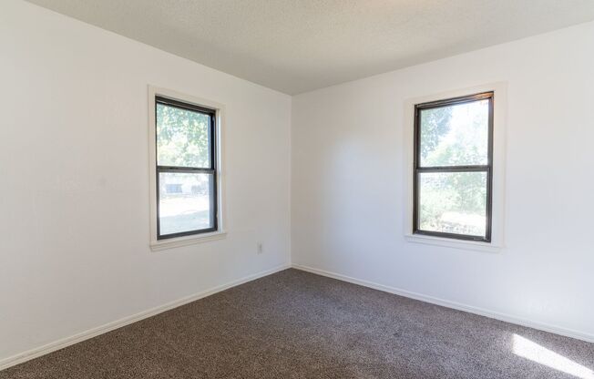 2 beds, 1 bath, $1,050