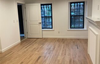 1 bed, 1 bath, 1,800 sqft, $3,400