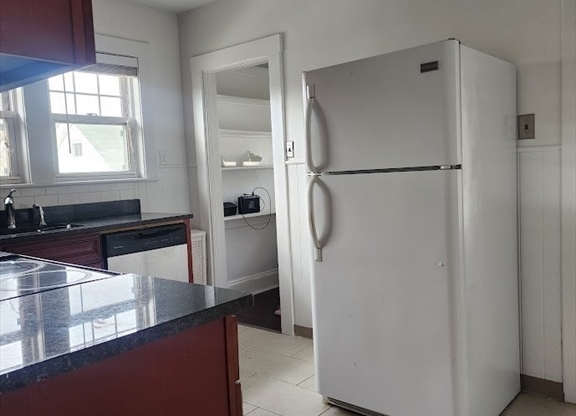 2 beds, 1 bath, 1,100 sqft, $2,500, Unit 2