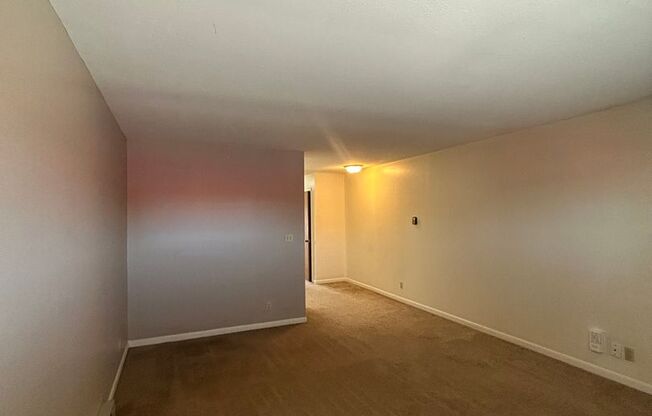 1 bed, 1 bath, 640 sqft, $925, Unit 2330 Northwestern Ave #07