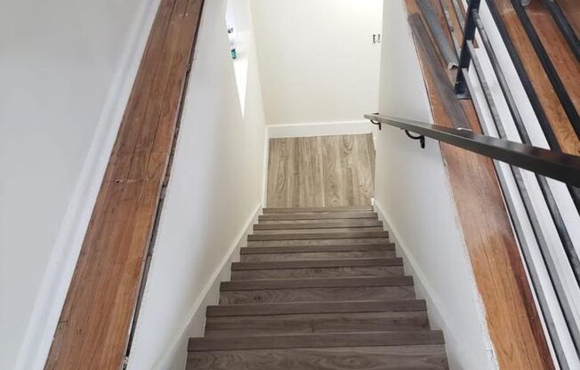 2 beds, 1 bath, 750 sqft, $1,900, Unit Unit 6