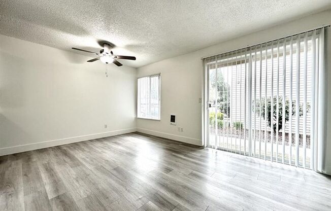 1 bed, 1 bath, 550 sqft, $1,245, Unit 30