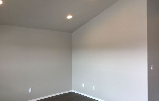 Newer 2 Bedroom / 1 Bathroom in SW Redmond