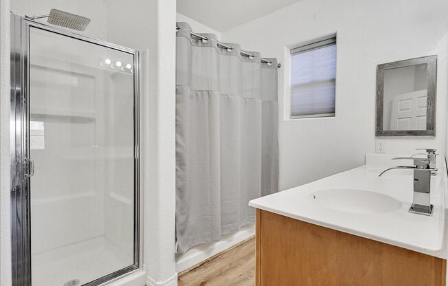 3 beds, 2 baths, $1,700, Unit Unit 1127