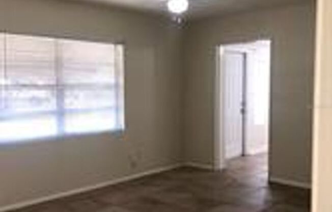 2 Bedroom / 1 Bath Duplex in Orlando Available Now!