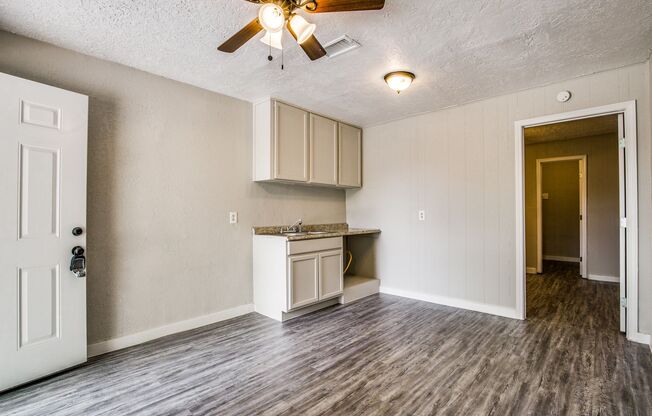 1 bed, 1 bath, 560 sqft, $950, Unit 3