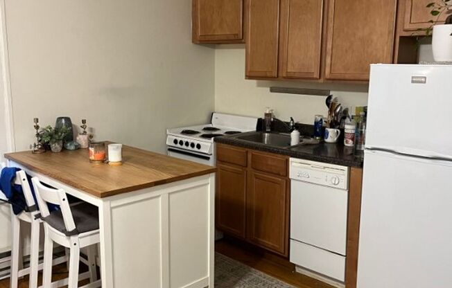 Studio, 1 bath, 275 sqft, $1,100, Unit 103