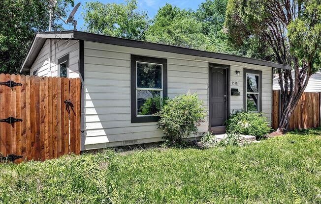 Adorable 2 bed, 1 bath house in Fort Worth