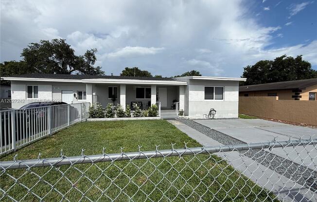 6825 NW 5 CT