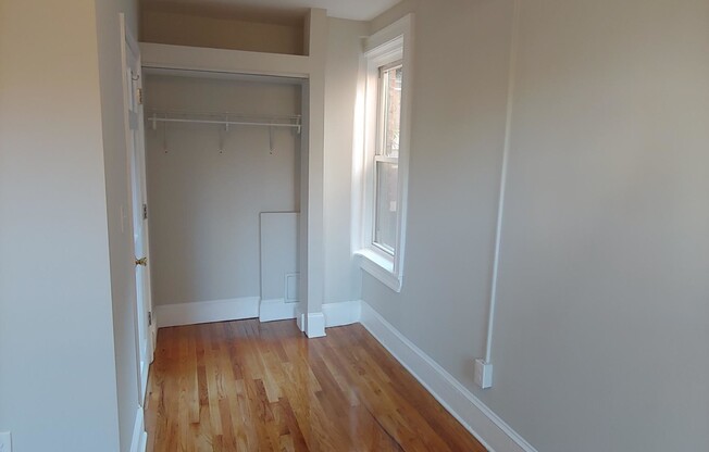 2 beds, 1 bath, $3,400, Unit 14