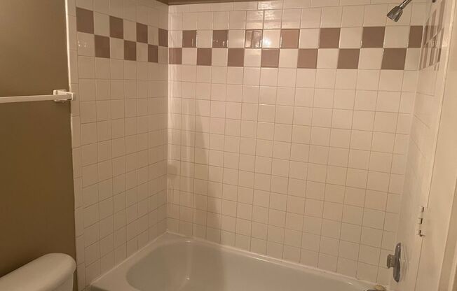 1 bed, 1 bath, 850 sqft, $1,075, Unit 10-21