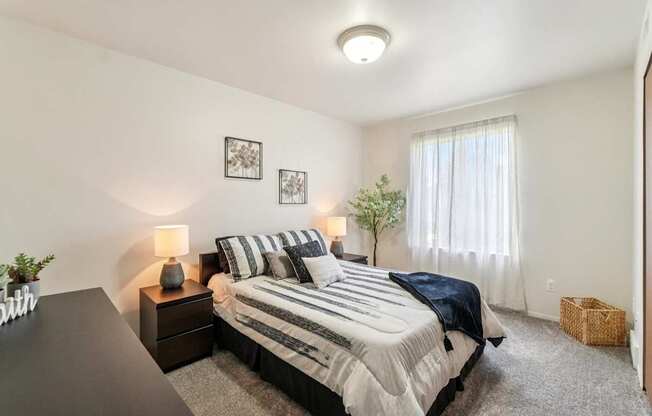 Beautiful bedroom in 2 bedroom apartment  in Clinton Township