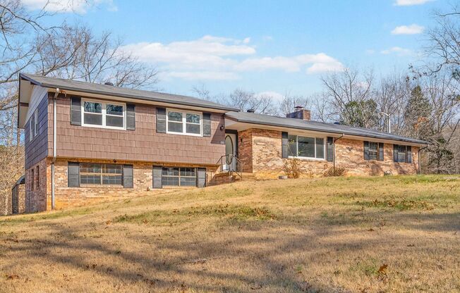 3 Bedroom 2 Bath Country Home For Rent in Dover!