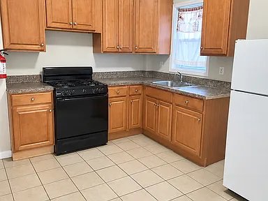 728 W MAPLE AVE