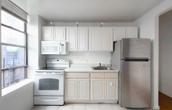 528 W 152 ST