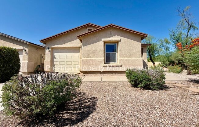 Come Check Out this 2/1 on the Northwest Side With A Split Floorplan!!!