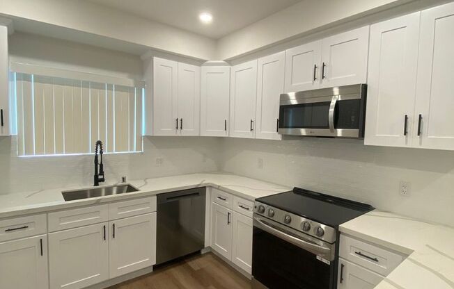1 bed, 1 bath, 640 sqft, $2,400, Unit 200