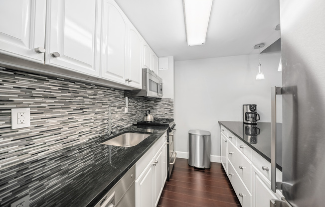 2 beds, 1 bath, 1,000 sqft, $5,800, Unit 4L