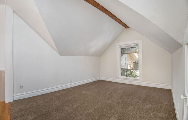 1231 Park Ave #E - 1 bedroom | 1 bathroom | Upper unit