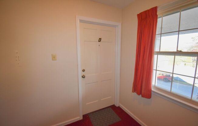 3 beds, 1.5 baths, $1,000, Unit Apt D