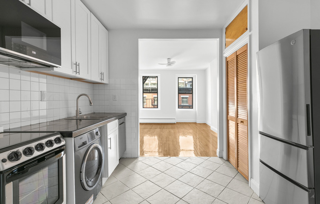 258 W 15 ST
