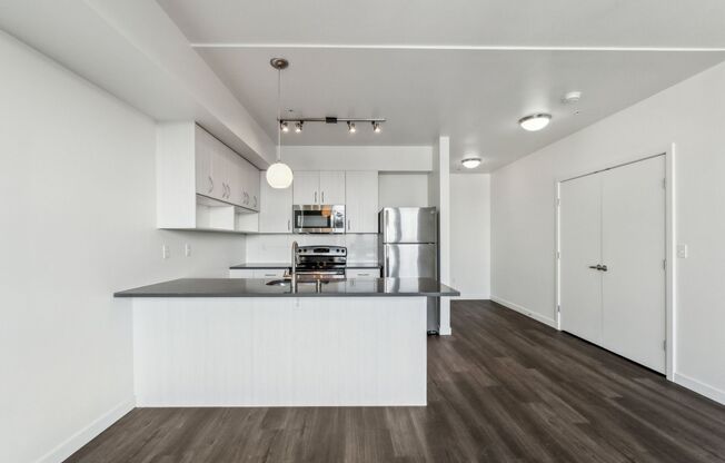 Studio, 1 bath, 551 sqft, $1,725, Unit 210