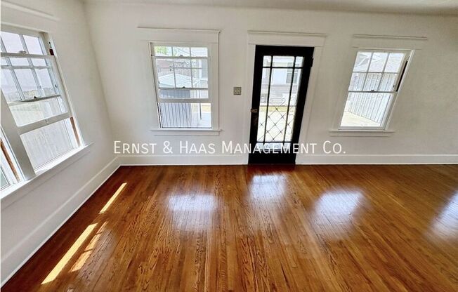 926 1/2 NEWPORT AVE
