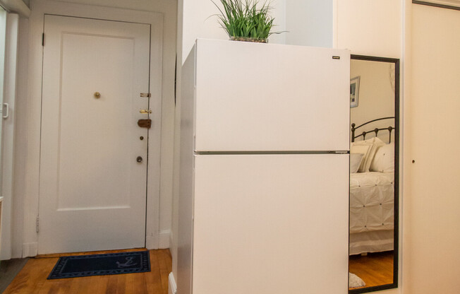 Studio, 1 bath, 450 sqft, $3,800, Unit C4
