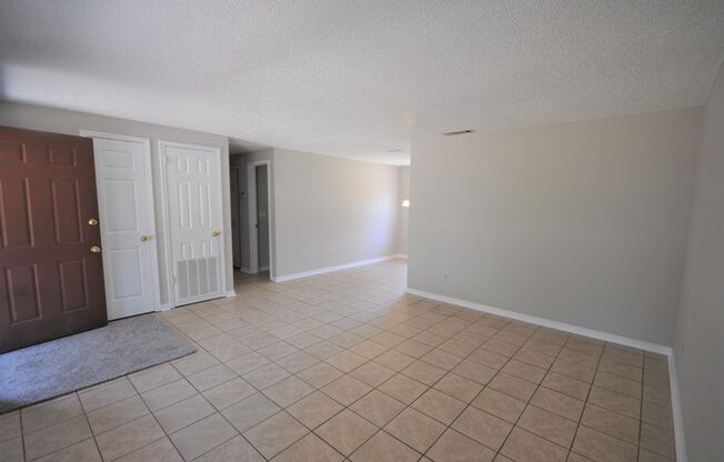 Remodeled 3/2 with huge yard in Sandalwood