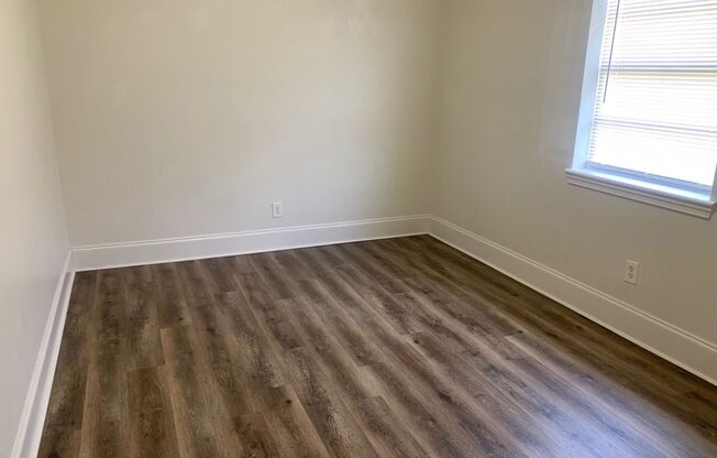 3 beds, 1 bath, $1,000