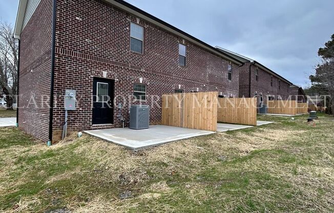 2 beds, 2.5 baths, $1,350, Unit Apt 1