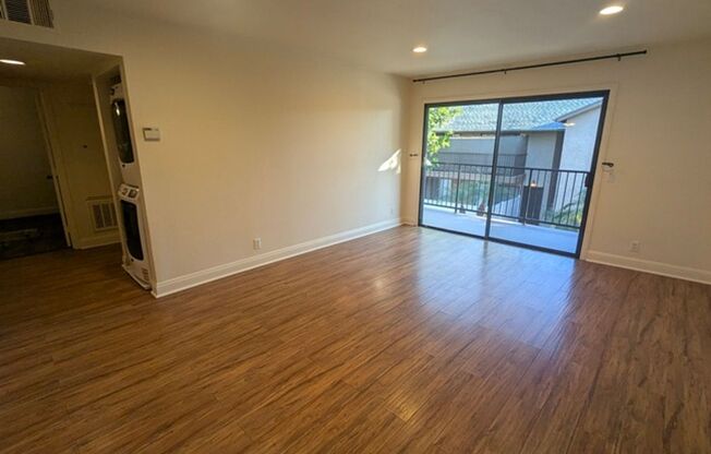 2 Bedroom-1 Bathroom Single Story Condo; 2nd floor unit in Lakeside