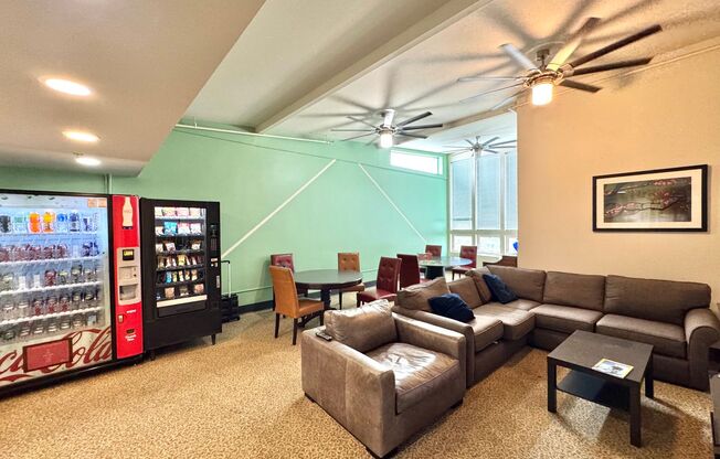 1 bed, 1 bath, 350 sqft, $1,050, Unit 407